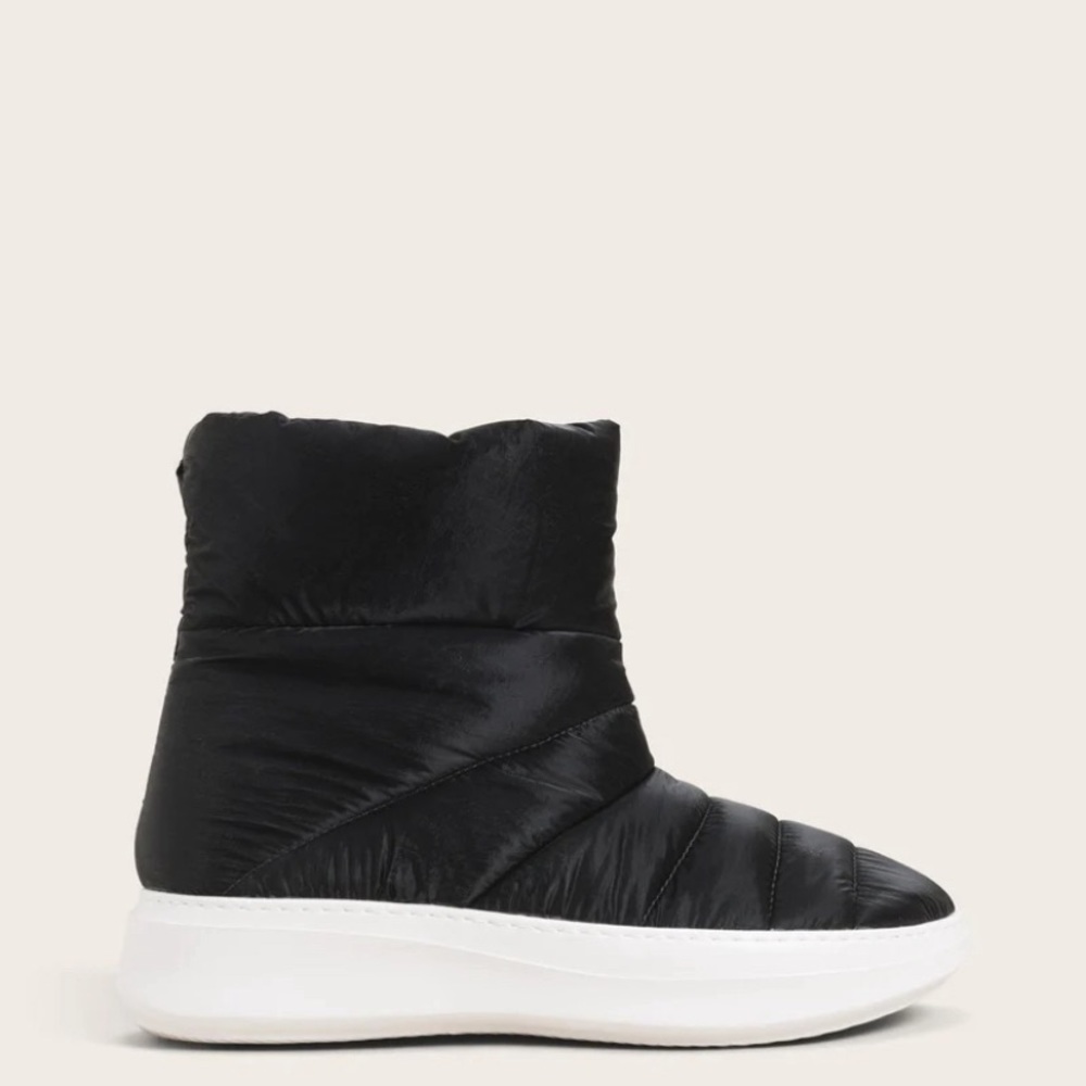 Kenneth Cole Rosette Puff Boots